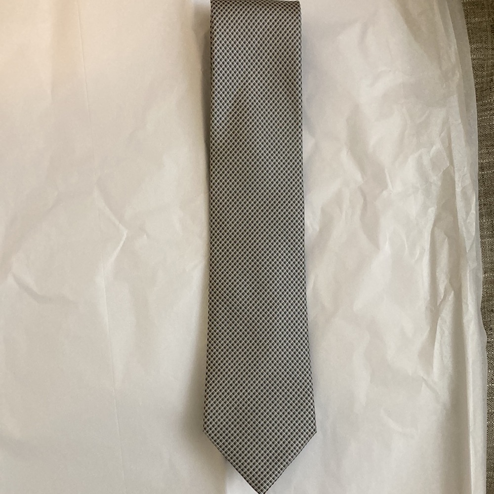 Calvin Klein Black & White Tie 100% Silk - Picture 2 of 4